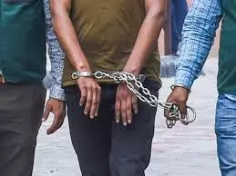Firozabad: पांच घंटे की पुलिस कार्रवाई में 75 अपराधियों की गिरफ्तारी Firozabad: पांच घंटे की पुलिस कार्रवाई में 75 अपराधियों की गिरफ्तारी