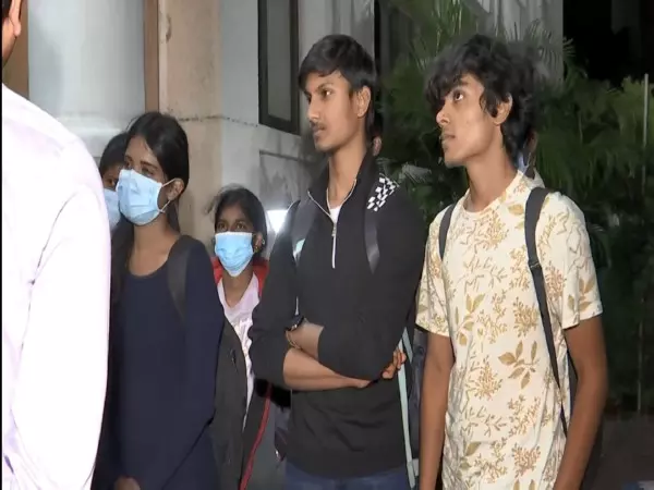 कश्मीर से Tamil Nadu के छात्रों को दिल्ली लाया गया, कल चेन्नई पहुंचेंगे कश्मीर से Tamil Nadu के छात्रों को दिल्ली लाया गया, कल चेन्नई पहुंचेंगे