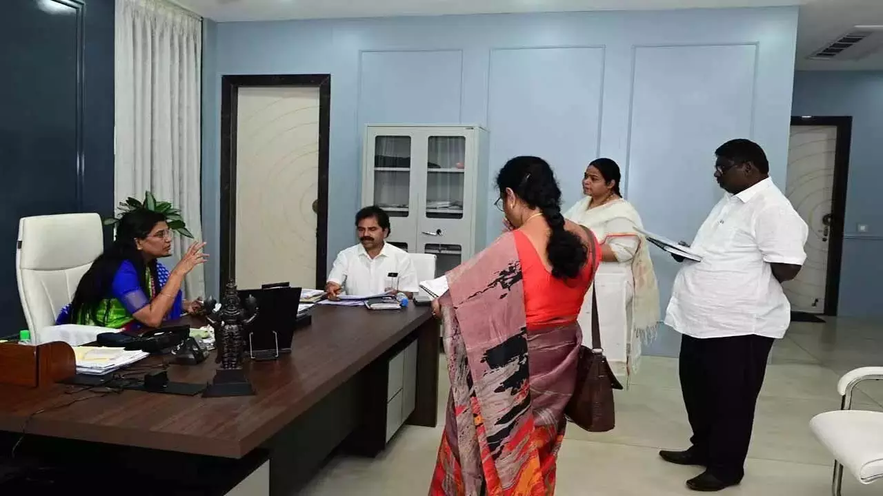 अधिकारियों को पीडीएस चावल की पारदर्शी आपूर्ति सुनिश्चित करने के निर्देश दिए अधिकारियों को पीडीएस चावल की पारदर्शी आपूर्ति सुनिश्चित करने के निर्देश दिए