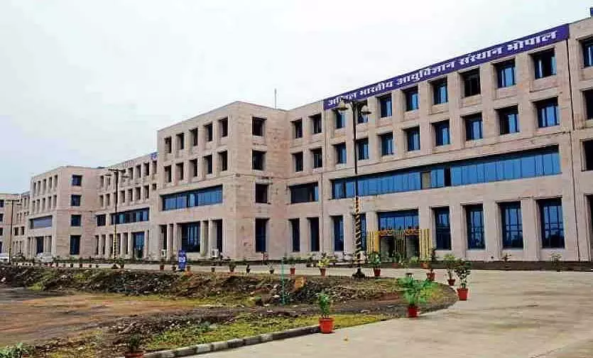 Bhopal : एम्स की नर्सों को तनाव प्रबंधन, कार्य-जीवन संतुलन पर टिप्स दिए गए Bhopal : एम्स की नर्सों को तनाव प्रबंधन, कार्य-जीवन संतुलन पर टिप्स दिए गए