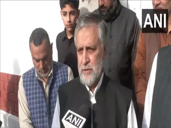 JKNC सांसद मियां अल्ताफ ने भारत और पाकिस्तान के बीच शत्रुता समाप्त करने पर हुए समझौते का स्वागत किया। JKNC सांसद मियां अल्ताफ ने भारत और पाकिस्तान के बीच शत्रुता समाप्त करने पर हुए समझौते का स्वागत किया।