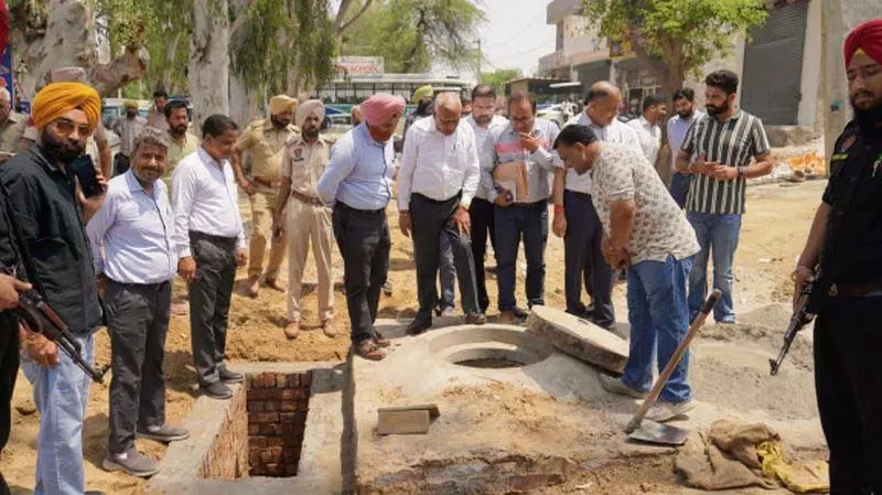 Punjab: मंत्री गोयल ने 12 करोड़ रुपये की पथ-मार्ग परियोजना का निरीक्षण किया Punjab: मंत्री गोयल ने 12 करोड़ रुपये की पथ-मार्ग परियोजना का निरीक्षण किया