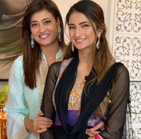मां श्वेता तिवारी से लगातार तुलना किए जाने पर बोलीं पलक तिवारी मैं उनकी तरह नहीं दिखती लेकिन मां श्वेता तिवारी से लगातार तुलना किए जाने पर बोलीं पलक तिवारी मैं उनकी तरह नहीं दिखती लेकिन
