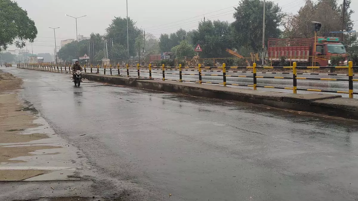 MP : भोपाल, इंदौर और ग्वालियर समेत कई जिलों में हल्की बारिश और गरज के साथ छींटे पड़ने की संभावना MP : भोपाल, इंदौर और ग्वालियर समेत कई जिलों में हल्की बारिश और गरज के साथ छींटे पड़ने की संभावना