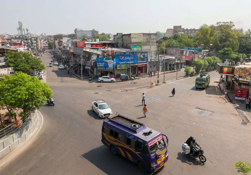 J&K: युद्धविराम जारी, लेकिन नियंत्रण रेखा के निवासी भयभीत J&K: युद्धविराम जारी, लेकिन नियंत्रण रेखा के निवासी भयभीत