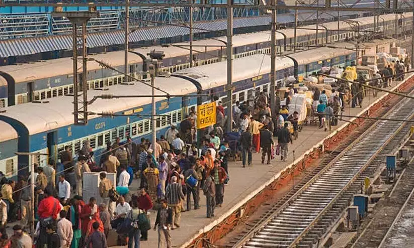 Kerala : रेलवे स्टेशनों पर कड़ी जांच जारी Kerala : रेलवे स्टेशनों पर कड़ी जांच जारी