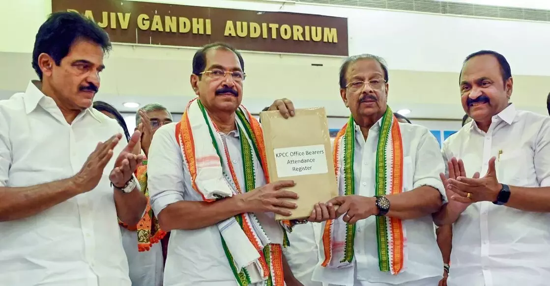 सनी जोसेफ ने KPCC अध्यक्ष के रूप में कार्यभार संभाला, सुधाकरन खुश और गौरवान्वित सनी जोसेफ ने KPCC अध्यक्ष के रूप में कार्यभार संभाला, सुधाकरन खुश और गौरवान्वित
