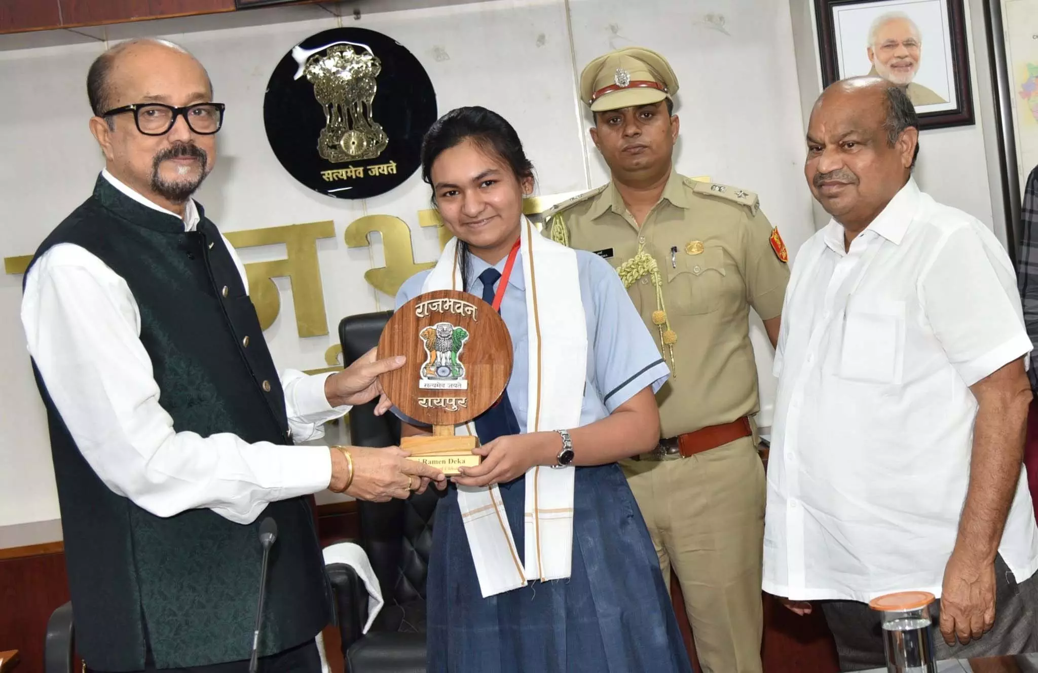 जीवन में सफलता प्राप्त करने अनुशासन का बहुत बड़ा योगदान होता है : राज्यपाल डेका जीवन में सफलता प्राप्त करने अनुशासन का बहुत बड़ा योगदान होता है : राज्यपाल डेका