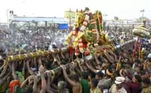 हरे रेशमी वस्त्रों में वैगई में उतरे कल्लाझगर, दिया समृद्धि और खुशी का संदेश हरे रेशमी वस्त्रों में वैगई में उतरे कल्लाझगर, दिया समृद्धि और खुशी का संदेश
