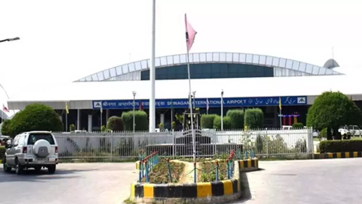 J&K के श्रीनगर अंतरराष्ट्रीय हवाई अड्डे पर नागरिक उड़ान संचालन बहाल J&K के श्रीनगर अंतरराष्ट्रीय हवाई अड्डे पर नागरिक उड़ान संचालन बहाल