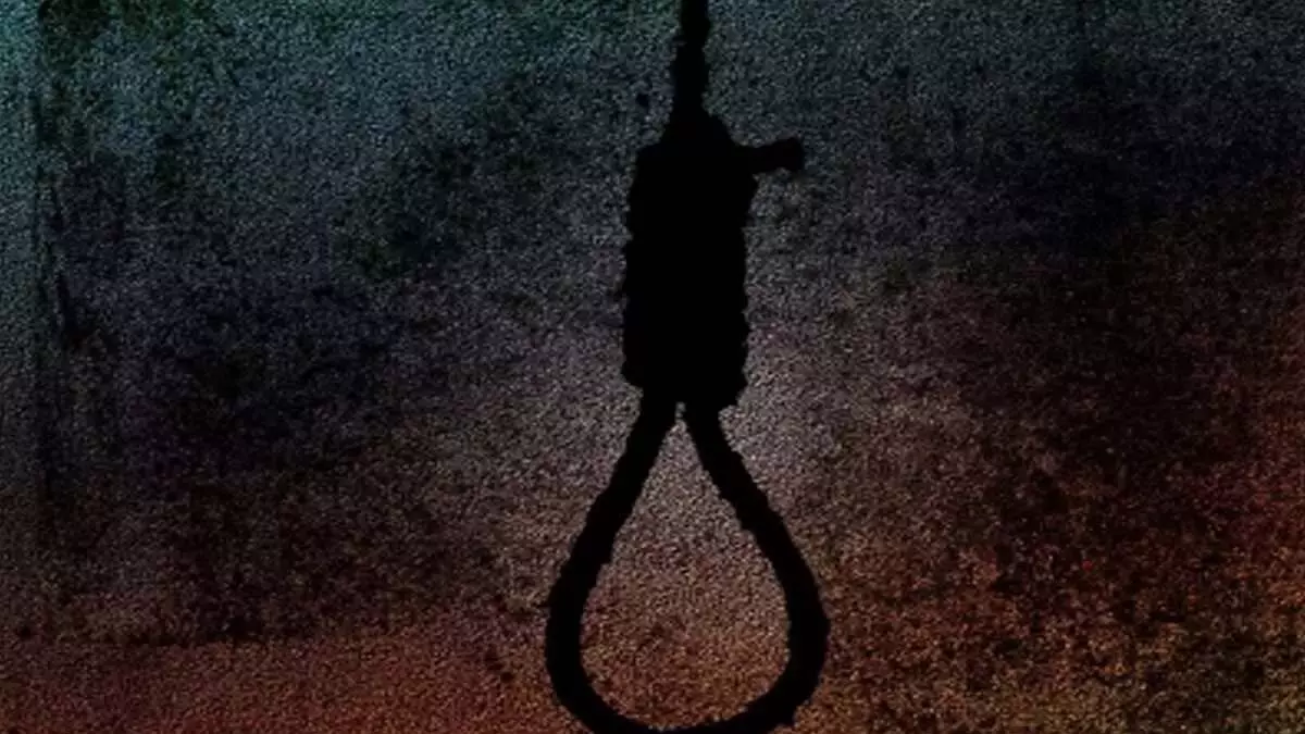 जमशेदपुर के होटल के कमरे में महिला लटकी मिली; पुलिस आत्महत्या या साजिश की कर रही है जांच जमशेदपुर के होटल के कमरे में महिला लटकी मिली; पुलिस आत्महत्या या साजिश की कर रही है जांच