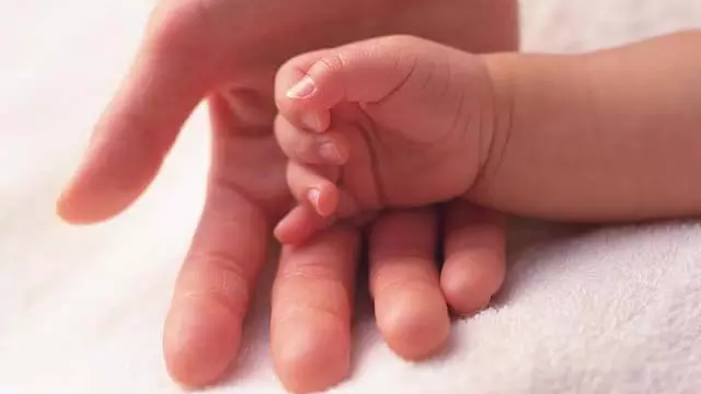 UP : 17 नवजात लड़कियों का नाम सिंदूर रखा गया, माता-पिता ने इसे सम्मान बताया UP : 17 नवजात लड़कियों का नाम सिंदूर रखा गया, माता-पिता ने इसे सम्मान बताया