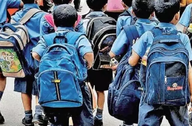Chandigarh: सीजफायर के बावजूद डर कायम, पंजाब के 5 जिलों में नहीं खुले स्कूल Chandigarh: सीजफायर के बावजूद डर कायम, पंजाब के 5 जिलों में नहीं खुले स्कूल