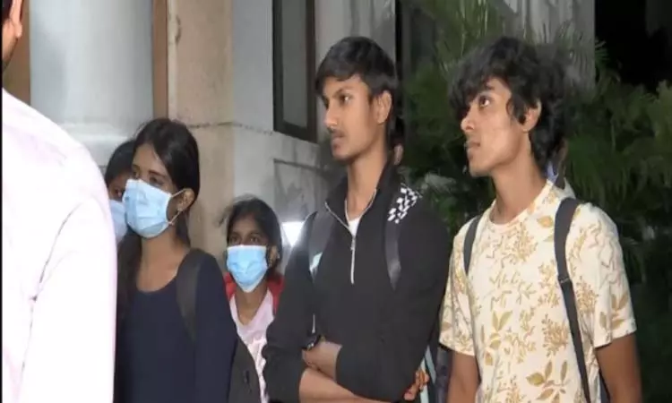 कश्मीर से दिल्ली लाए गए Tamil Nadu के छात्र कल चेन्नई पहुंचेंगे कश्मीर से दिल्ली लाए गए Tamil Nadu के छात्र कल चेन्नई पहुंचेंगे