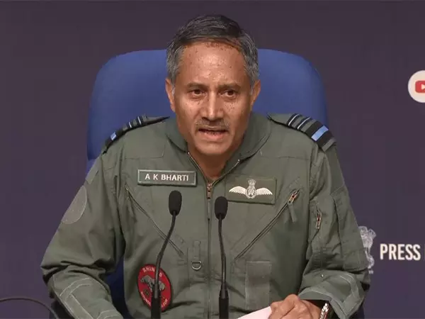 हमारी लड़ाई आतंकवादियों से है, पाकिस्तानी सेना से नहीं: Operation Sindoor पर एयर मार्शल भारती हमारी लड़ाई आतंकवादियों से है, पाकिस्तानी सेना से नहीं: Operation Sindoor पर एयर मार्शल भारती