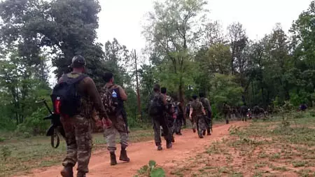 चाईबासा में नक्सलियों के आईईडी विस्फोट में जवान घायल, एयरलिफ्ट कर रांची लाया गया चाईबासा में नक्सलियों के आईईडी विस्फोट में जवान घायल, एयरलिफ्ट कर रांची लाया गया