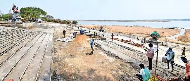 सरस्वती पुष्करम: अंतरवाहिनी के लिए पुष्कर वैभव सरस्वती पुष्करम: अंतरवाहिनी के लिए पुष्कर वैभव