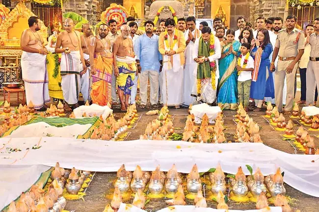 Telangana : यदागिरि क्षेत्र में सहस्र कलशाभिषेकम Telangana : यदागिरि क्षेत्र में सहस्र कलशाभिषेकम