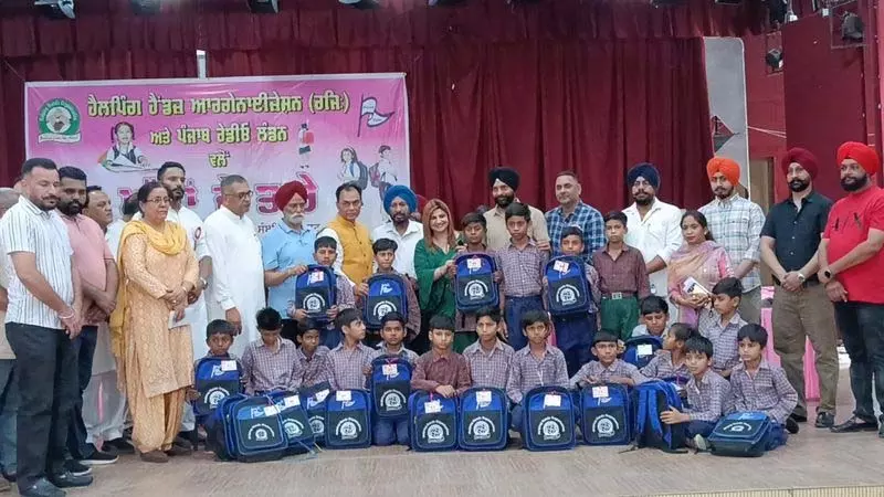 Akkhan De Taare’ परियोजना से 700 बच्चों को सहायता मिली Akkhan De Taare’ परियोजना से 700 बच्चों को सहायता मिली