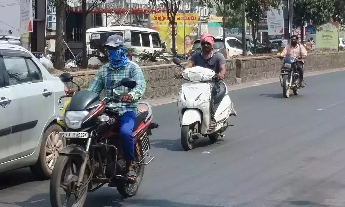 Andhra: राज्य में भीषण गर्मी, तापमान 400 डिग्री सेल्सियस से ऊपर Andhra: राज्य में भीषण गर्मी, तापमान 400 डिग्री सेल्सियस से ऊपर