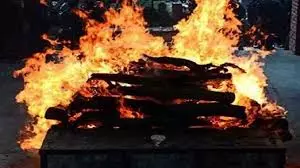 Barabanki: प्रेमी संग आत्महत्या करने वाली शिल्पा को परिवार ने ठुकराया Barabanki: प्रेमी संग आत्महत्या करने वाली शिल्पा को परिवार ने ठुकराया
