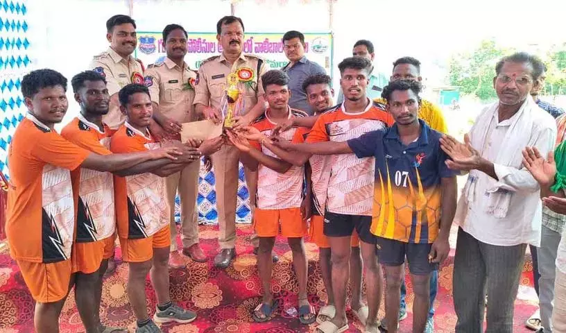 Kothagudem: युवाओं से एजेंसी क्षेत्रों के विकास में योगदान देने को कहा गया Kothagudem: युवाओं से एजेंसी क्षेत्रों के विकास में योगदान देने को कहा गया