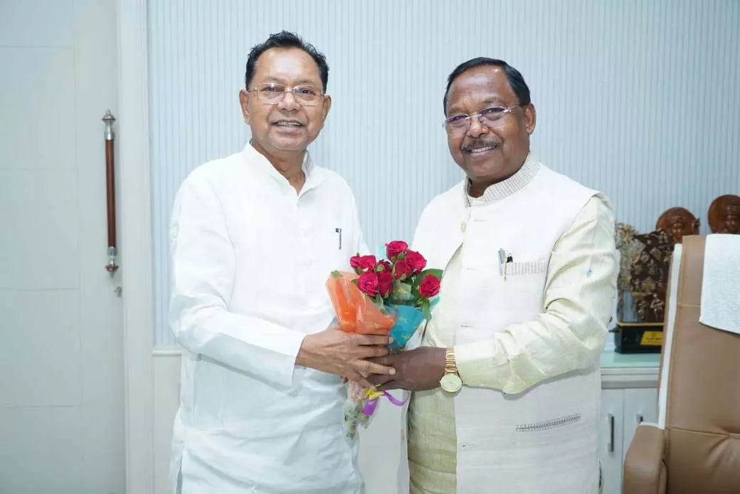 पूर्व विधायक शिशुपाल शोरी ने मंत्री नेताम से की सौजन्य भेंट पूर्व विधायक शिशुपाल शोरी ने मंत्री नेताम से की सौजन्य भेंट