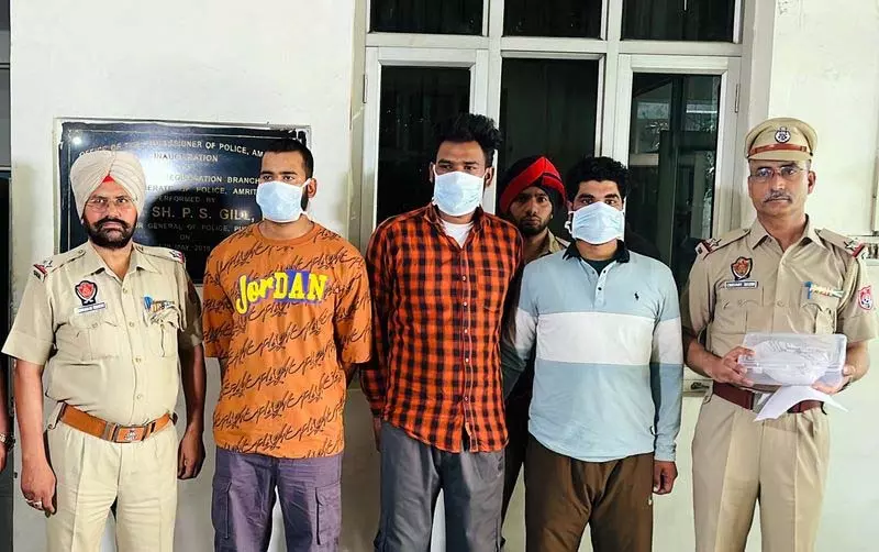 Amritsar: युवक की हत्या के मामले में तीन गिरफ्तार Amritsar: युवक की हत्या के मामले में तीन गिरफ्तार