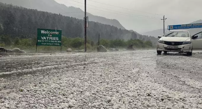 Kashmir के कुछ हिस्सों में ओलावृष्टि, तूफान Kashmir के कुछ हिस्सों में ओलावृष्टि, तूफान