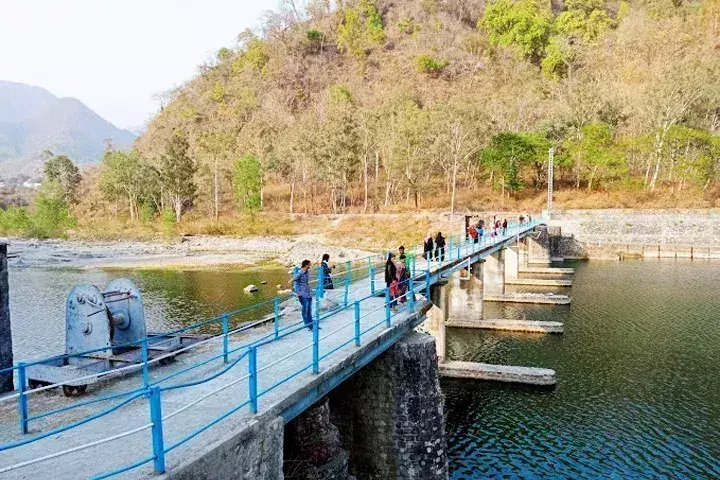 Haldwani: पर्यटकों को भा रहा गौला बैराज, कम खर्च में अधिक मज़ा Haldwani: पर्यटकों को भा रहा गौला बैराज, कम खर्च में अधिक मज़ा