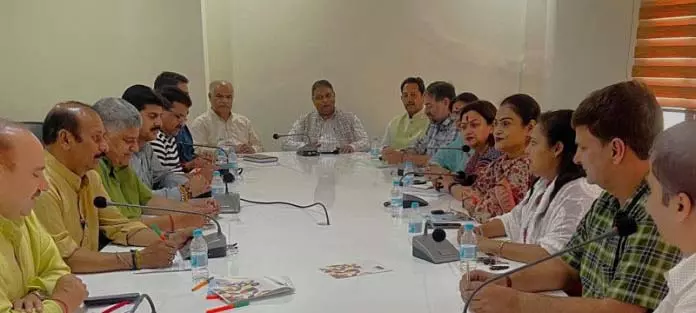 BJP ने स्थिति की समीक्षा की, कार्यकर्ताओं से सक्रिय रहने का आग्रह किया BJP ने स्थिति की समीक्षा की, कार्यकर्ताओं से सक्रिय रहने का आग्रह किया