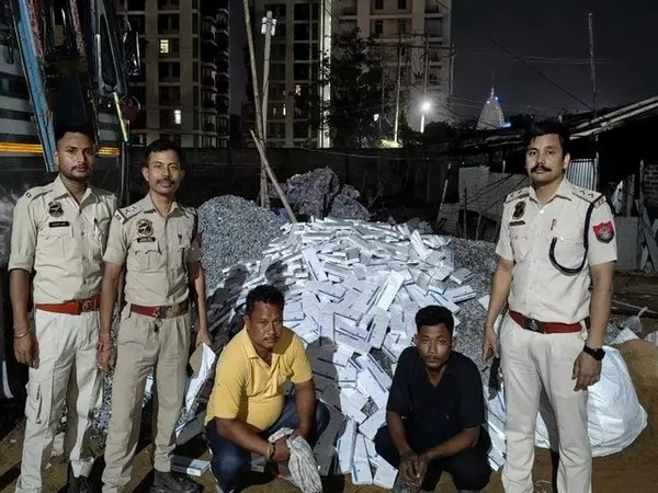 असम पुलिस ने विदेशी सिगरेट की बड़ी खेप जब्त की, दो गिरफ्तार असम पुलिस ने विदेशी सिगरेट की बड़ी खेप जब्त की, दो गिरफ्तार