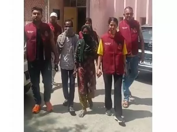 क्राइम ब्रांच ने Delhi में अवैध रूप से रह रहे छह बांग्लादेशी नागरिकों के एक परिवार को किया गिरफ्तार क्राइम ब्रांच ने Delhi में अवैध रूप से रह रहे छह बांग्लादेशी नागरिकों के एक परिवार को किया गिरफ्तार