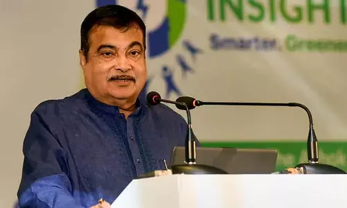 गडकरी ने याद किया कि कैसे BJP में उनके शुरुआती दिनों में उनके घर पर पत्थर फेंका करते