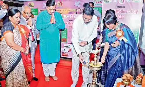 मां की ममता असीम होती है : Governor