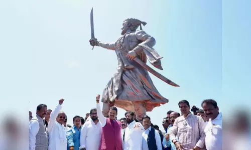 मालवण राजकोट किले में 91 फीट ऊंची छत्रपति शिवाजी की प्रतिमा का अनावरण CM ने किया