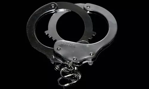 Mumbai : भारत-पाक तनाव के बीच भारत विरोधी पोस्ट के लिए कुर्ला का युवक गिरफ्तार Mumbai : भारत-पाक तनाव के बीच भारत विरोधी पोस्ट के लिए कुर्ला का युवक गिरफ्तार