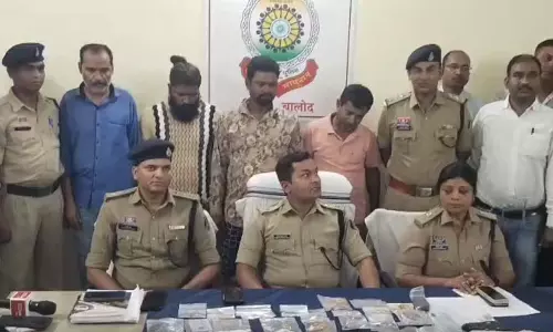 19 जगहों में चोरी करने वाले 4 शातिर गिरफ्तार, 30 लाख के जेवरात जब्त