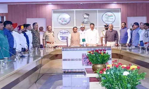 हमें अपने सैनिकों के पीछे मजबूती से खड़ा होना चाहिए: राज्यपाल हमें अपने सैनिकों के पीछे मजबूती से खड़ा होना चाहिए: राज्यपाल