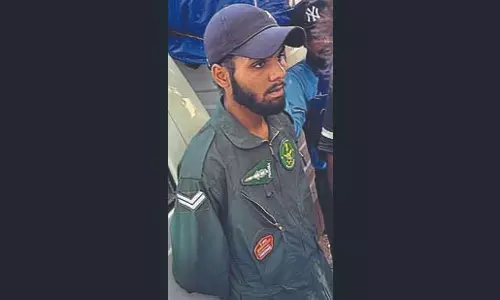 Zirakpur में फर्जी वायुसेना अधिकारी गिरफ्तार Zirakpur में फर्जी वायुसेना अधिकारी गिरफ्तार