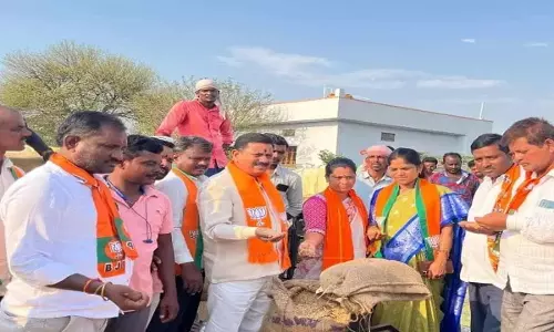 भाजपा जिला नेताओं ने लाठीपुरम आईकेपी केंद्र पर सुचारू धान खरीद सुनिश्चित की भाजपा जिला नेताओं ने लाठीपुरम आईकेपी केंद्र पर सुचारू धान खरीद सुनिश्चित की
