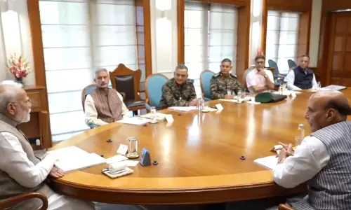 भारत-पाकिस्तान DGMO की बातचीत जारी, ऑपरेशन सिंदूर से PAK तबाही की गहरी खाई में धंसता चला गया भारत-पाकिस्तान DGMO की बातचीत जारी, ऑपरेशन सिंदूर से PAK तबाही की गहरी खाई में धंसता चला गया