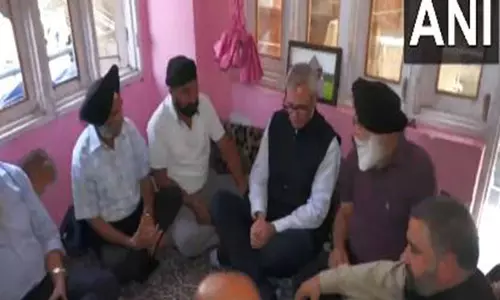 CM Abdullah और एलजी मनोज सिन्हा ने पुंछ में पीड़ितों के परिवारों से मुलाकात की