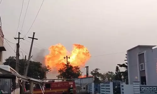 एक के बाद एक फटे 7 से ज्यादा सिलेंडर, भरभरा कर गिरा घर, देखें मंजर एक के बाद एक फटे 7 से ज्यादा सिलेंडर, भरभरा कर गिरा घर, देखें मंजर