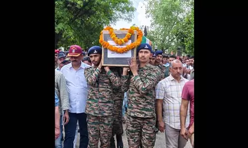 Kangra: शहीद JCO को दी गई सम्मानजनक विदाई