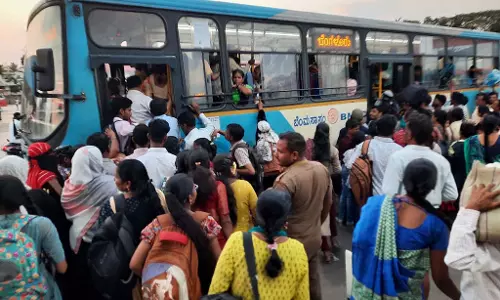 बस स्टॉप पर चोरी: कोई सुरक्षा कैमरा नहीं