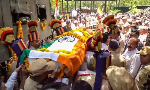 जम्मू में राजकीय सम्मान के साथ JKAS अधिकारी का अंतिम संस्कार किया