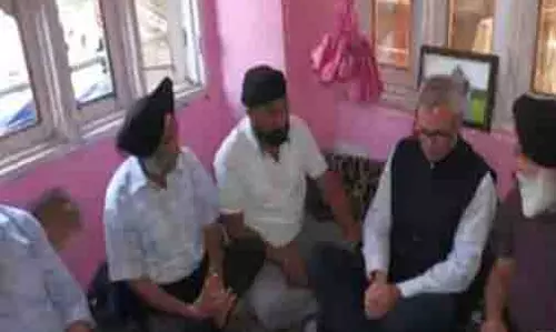 भारत-पाक समझौते के बाद उमर अब्दुल्ला और LG मनोज सिन्हा ने पुंछ में पीड़ितों से की मुलाकात