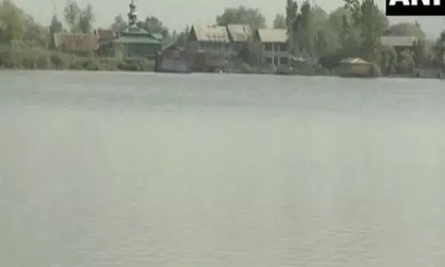 Kashmir घाटी में शांति, व्यापारियों को पर्यटन के फिर से शुरू होने की उम्मीद