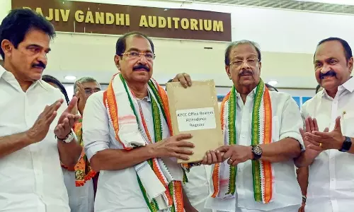 सनी जोसेफ ने KPCC अध्यक्ष के रूप में कार्यभार संभाला, सुधाकरन खुश और गौरवान्वित